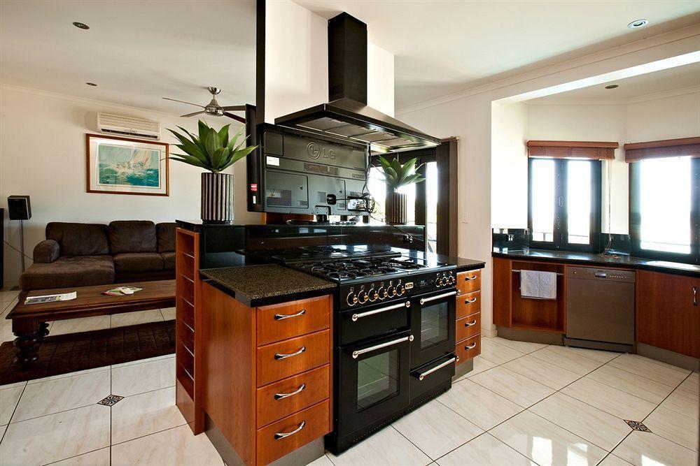 At Waterfront Whitsunday Retreat - Adults Only Aparthotel Airlie Beach Buitenkant foto