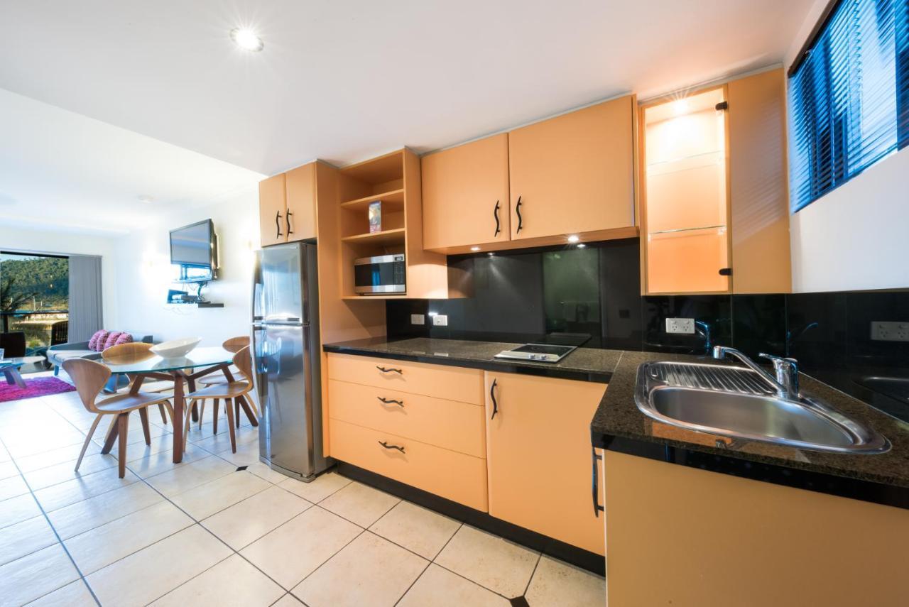 At Waterfront Whitsunday Retreat - Adults Only Aparthotel Airlie Beach Buitenkant foto
