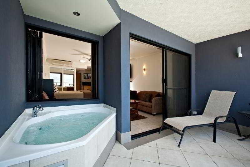 At Waterfront Whitsunday Retreat - Adults Only Aparthotel Airlie Beach Buitenkant foto