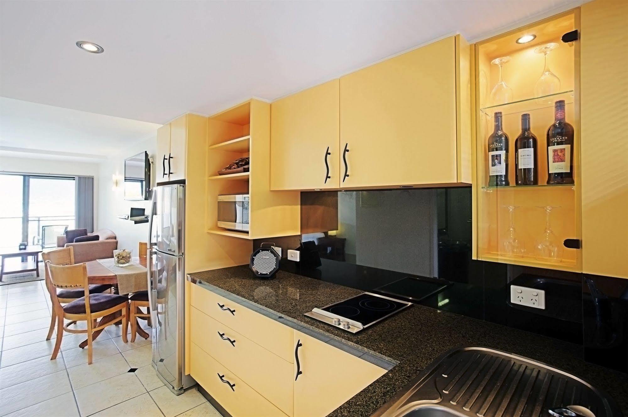 At Waterfront Whitsunday Retreat - Adults Only Aparthotel Airlie Beach Buitenkant foto
