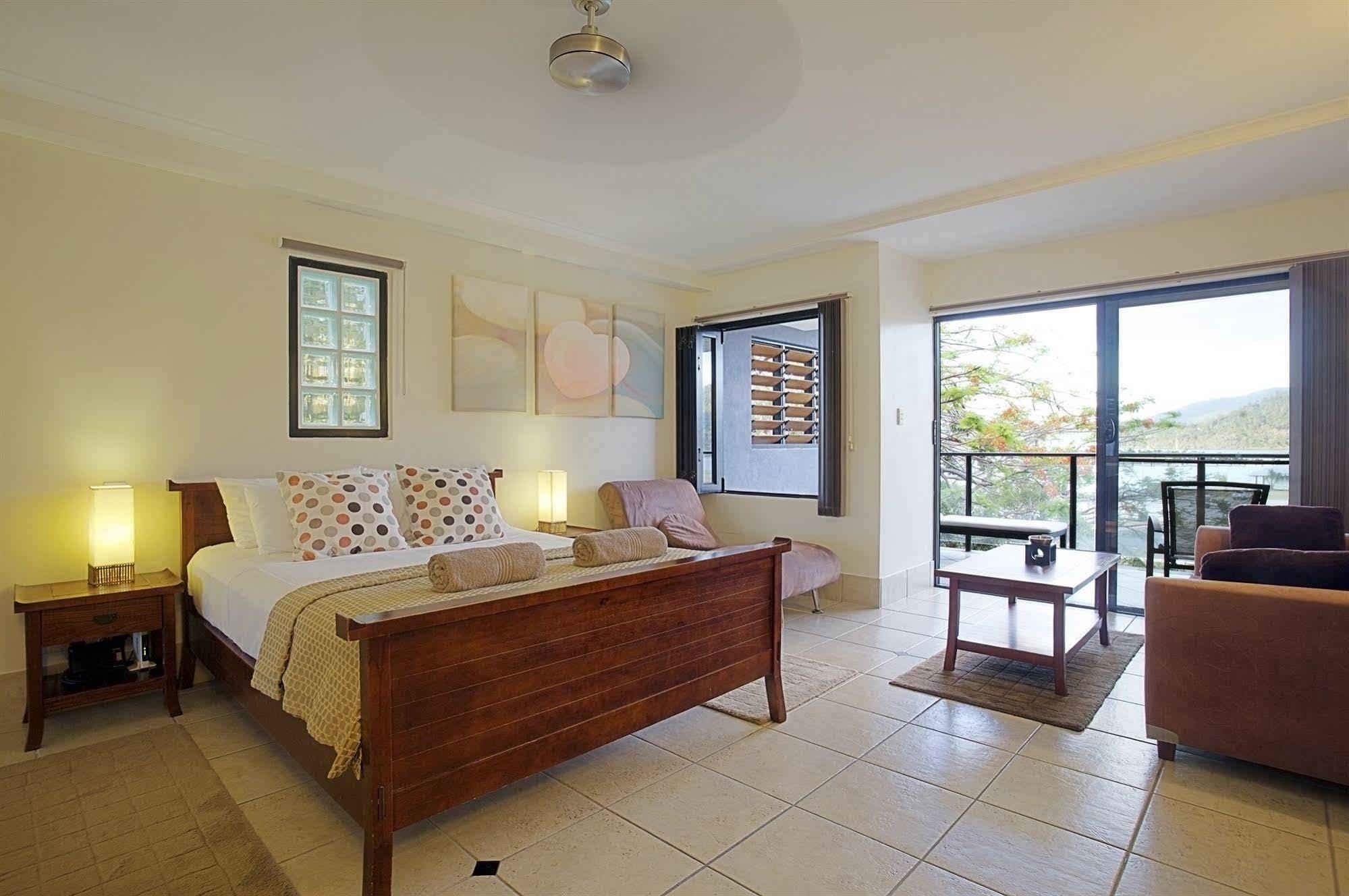 At Waterfront Whitsunday Retreat - Adults Only Aparthotel Airlie Beach Buitenkant foto
